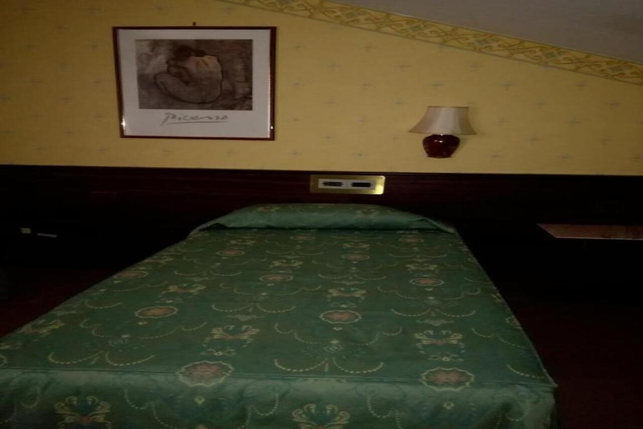 Hotel Leonardo Da Vinci Sassari Extérieur photo