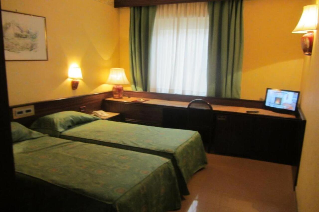 Hotel Leonardo Da Vinci Sassari Extérieur photo